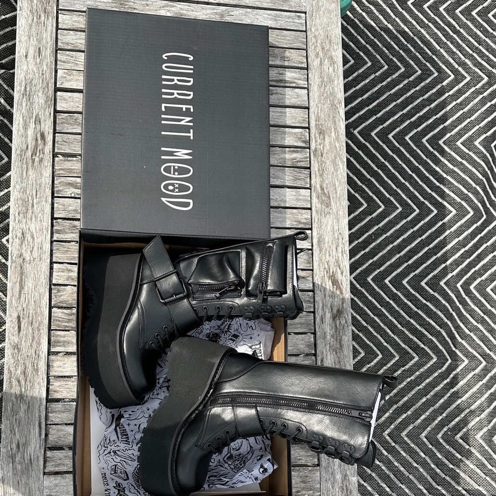 Current Mood Obsidian Platform Zip Up Boots - Picture 11 of 12